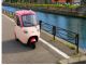 普通免許で運転できる3人乗り電動トゥクトゥク。開放感あふれる乗り心地で、小樽の街並みや海辺をゆったり巡る特別な体験を楽しめます。