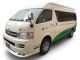 ハイエースの多くはディーゼル車ですが、当方はガソリン車なのでディーゼル車特有のエンジン音が気にならず、乗降用ステップがあり、リフトで車いすの方にご乗車頂きます。