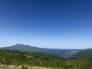 きじひき高原 展望台から望む大沼国定公園です。天気の良い日は駒ケ岳と大沼・小沼が綺麗にご覧いただけます。