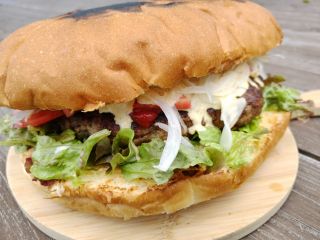 これが名物のブラボーバーガー(ブラガ―) 是非、作って食べてみて