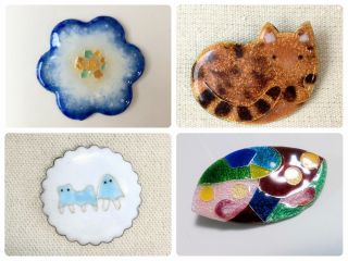 ☆体験作品☆銀箔を張った素材に銀のリボン線を焼きつけ、色釉薬を焼きつけます。