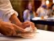 板前が魅せるプロの包丁捌き。鯛をあっという間に三枚におろします The photo is an image