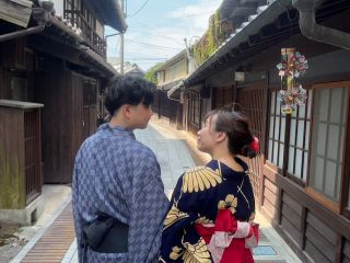 カップルで浴衣を着て、町並みをお散歩♪