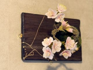 \桜盆栽の壁掛けタイプ/どこでも飾れる手軽さながら、全てのパーツが職人の細かい手作業により、本格的なアート盆栽がつくれます◎