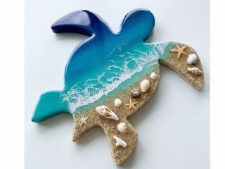 レジンを使った海亀作り。好きな色にかめを塗るところからスタート。初心者でも簡単に楽しく作成。