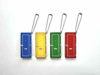 グッズ「ドアチャーム」付きの前売り券★
