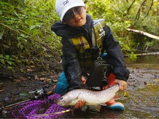 \初心者歓迎!大自然の渓流で味わう、はじめての一匹との感動!/