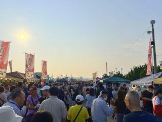 朝からこんなにワクワクする場所がある。 日本最大級の館鼻岸壁朝市へようこそ!