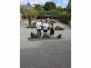ご自分が描いたデザインと貴重な記念写真