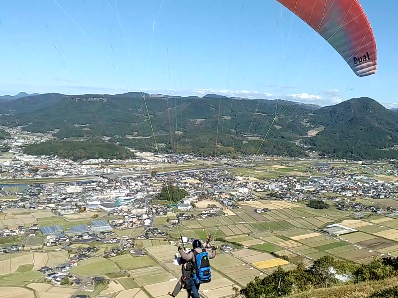 パラグライダー】経験豊富なパイロットと2人乗りで初心者でも安心の